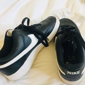Men’s size 8 Nike sneakers